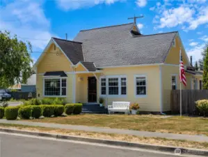 Brand new exterior siding and fresh paint!