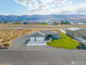 Look at those Yakima Ridge hills & the Columbia River in the foreground!