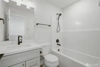 Full bathroom with modern finishes and tile surround