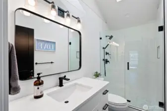 3/4 bath near bedroom 4