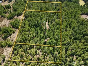 10-acre 156 Sasquatch is the middle parcel. Adj 5 acre parcels avail separately. Boundary lines approx.