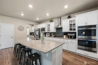 Oversized breakfast bar w/extra seating.