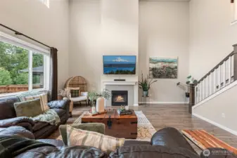 Gas fireplace w/tile surround & mantel.