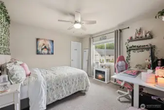 Large 2nd bedroom w/walk in closet.