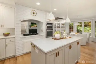Large island with pendant lighting—perfect for prep and gathering