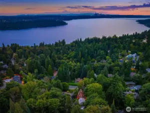 Coveted West Mercer location with easy access to lake and town
