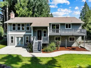 3bd/2.75 bath spacious and private home