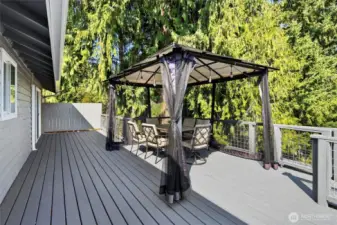 Room for furniture and barbecue
