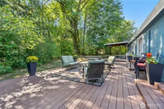 watch the wildlife wander by from the large entertainment sized deck.