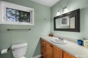 Upstairs Full Bathroom