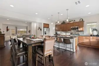 Kitchen/Dining to Living room