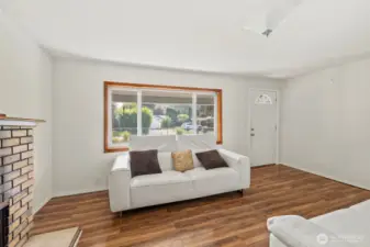 Livingroom/ Front window