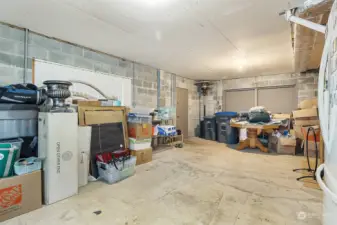 Garage with lots of room