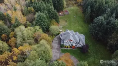 Your own retreat in the woods! Fenced garden, raised beds with greenhouse