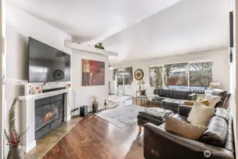 Light and bright living room with a warm and inviting ambiance.