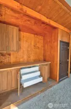 GREAT STORAGE CABINET WITH PULL OUT DRAWERS