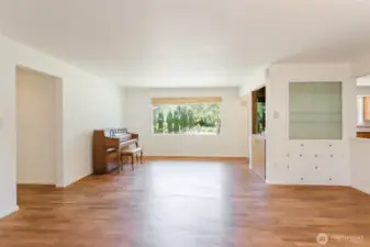Natural light in ever room.