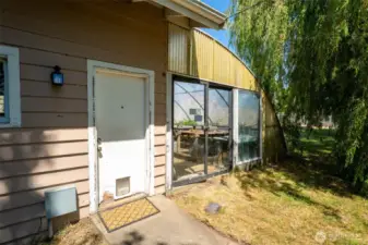 Detached Garage & Garden Shed