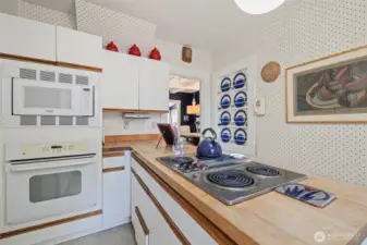 Efficient cook station to prepare your daily meals.