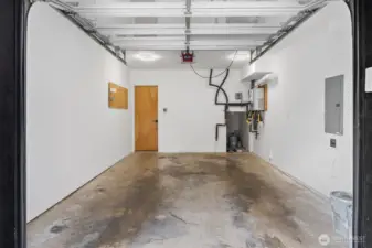 Spacious garage great for parking, or added storage!