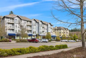 Situated along a pedestrian-friendly corridor with nearby shops, services, and island amenities right outside your door.