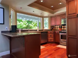 The kitchen is GORGEOUS. Hardwood floors,custom cabinets & appliances.