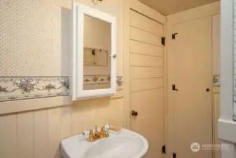 wonderful half bath with pedestal sink