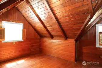 Beautiful tongue & groove ceiling in bedrooms upstairs