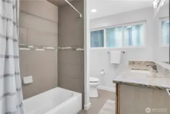 Main level full bath