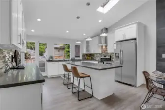 Fabulous Island with enough room for 4 bar stools
