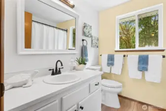 Upper Level 2nd Bathroom