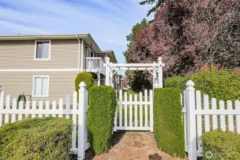 The back yard has a private gate if you want easy acces to the street.