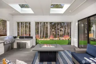 A perfect spot for both morning coffee and evening beverages as well as alfresco dining!