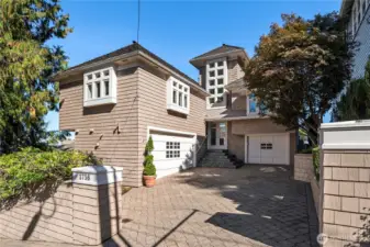 Welcome to this North Admiral architectural stunner. Simply put there is nothing like this out there.