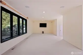 Over-sized Bonus Room