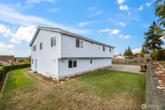 Large level yard perfect for gardening!