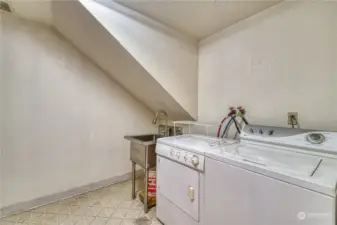 Unit B laundry room