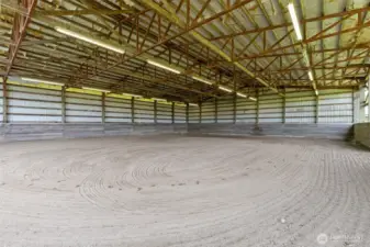 Ready to use right now! Dry and fully enclosed on two sides.