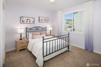 Bedroom 4 ensuite w/ custom closet