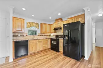 Beautiful cabinetry -  all appliances stay