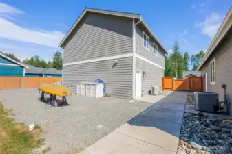 32x32 Shop with laundry hook up and bathroom