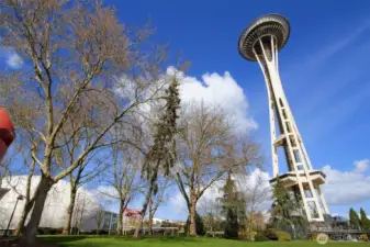 The Space Needle and the Seattle Center are very convenient to the Montreaux. Festivals and events happen there year round.