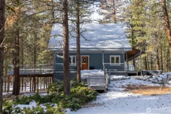 3 Bed /2 Bath home perfectly tucked in to this 1 Acre property surrounded by tall Pine Tree setting. Low maintenance landscape.