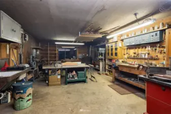 Full working shop adjacent to the house. Perfect space for your favorite craft or hobby.