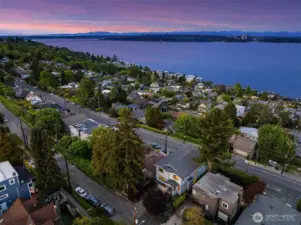 Ideal location, walking distance to the lake and minutes from downtown!