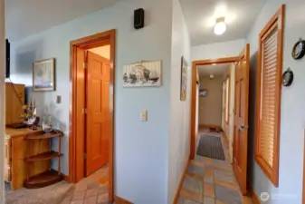 Right is the connecting hallway, left is 3/4 bath