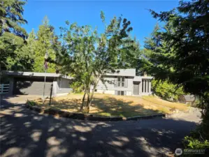 Circular driveway