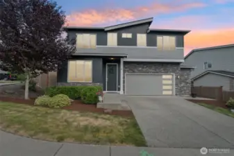 Gorgeous NW Contemporary Home!