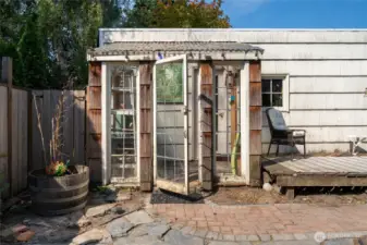 Garden shed opens with access to 1 car garage