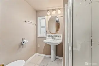 Shared 3/4 Bath Main